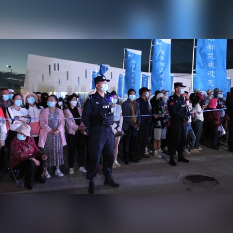 神二十一乘组平安归来，返回舱直立，英雄凯旋