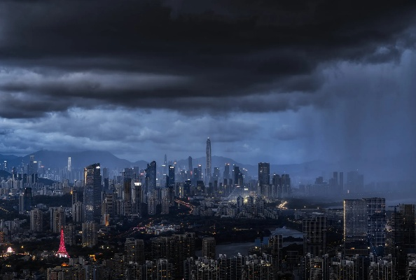 深圳暴雨瞬间天黑，城市在雨幕中的惊心动魄