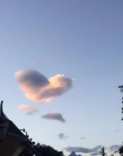 北京爱心云引热议，自然奇观下的浪漫与惊喜